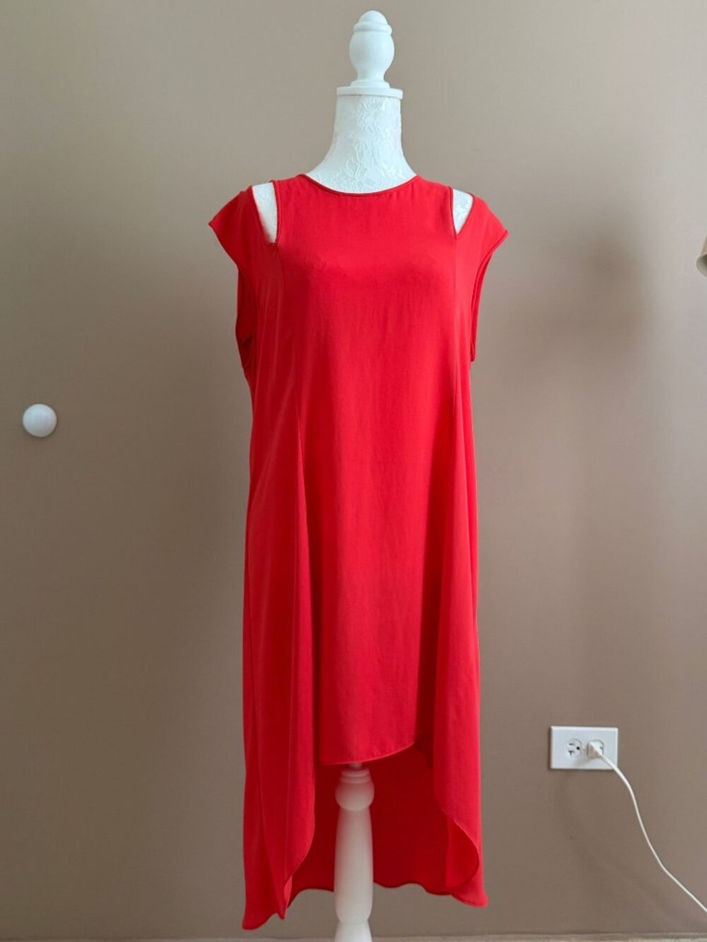 BCBGMAXAZRIA red cold shoulder dress Size M